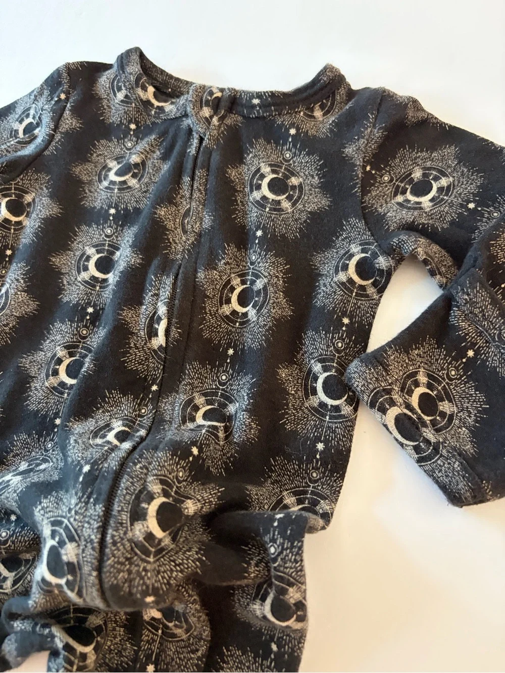 Kate Quinn Organic Baby Black Celestial Moon And Stars 2 Way Zippy Pajama 6-9 Mo